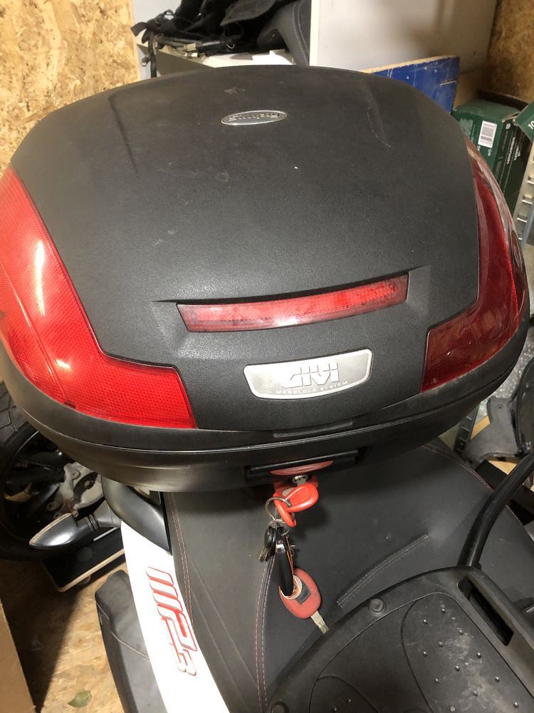 Topcase piaggio mp3 /yourban /hpe complet cu 2 chei