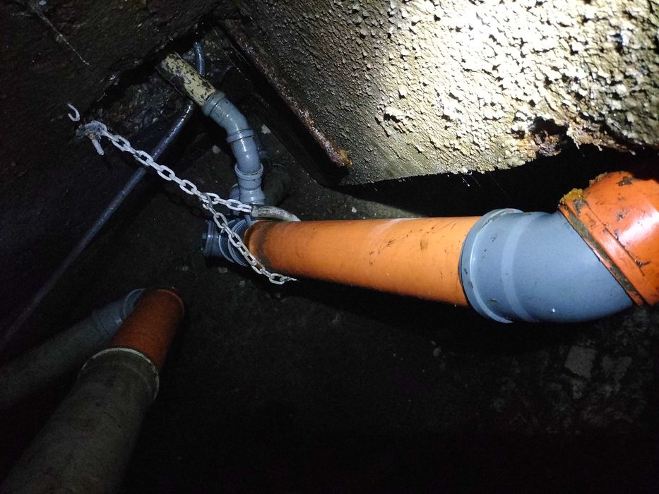 Instalatii de canalizare, apa potabila si curatenie la subsoluri