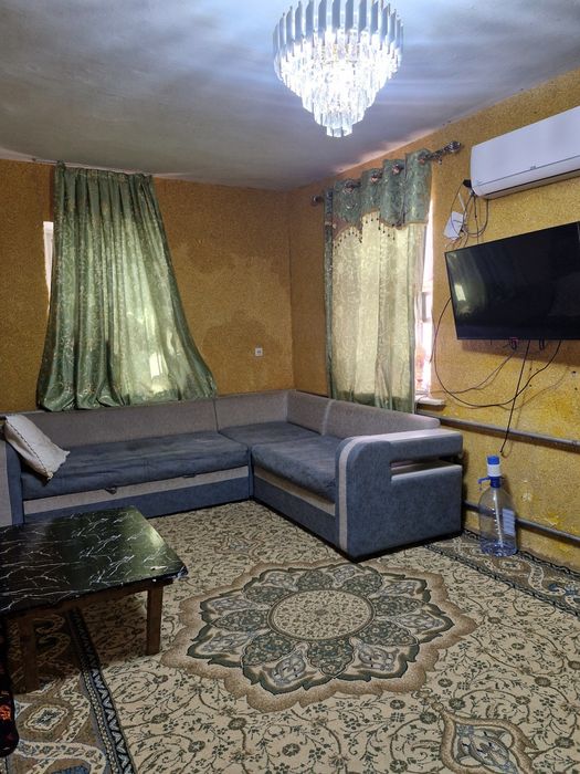 Оҳангарон шаҳар 
Қўрғон маҳалласида 
8 сотих 4 хоналик ховли сотилади