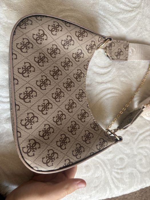 Guess чанта нова