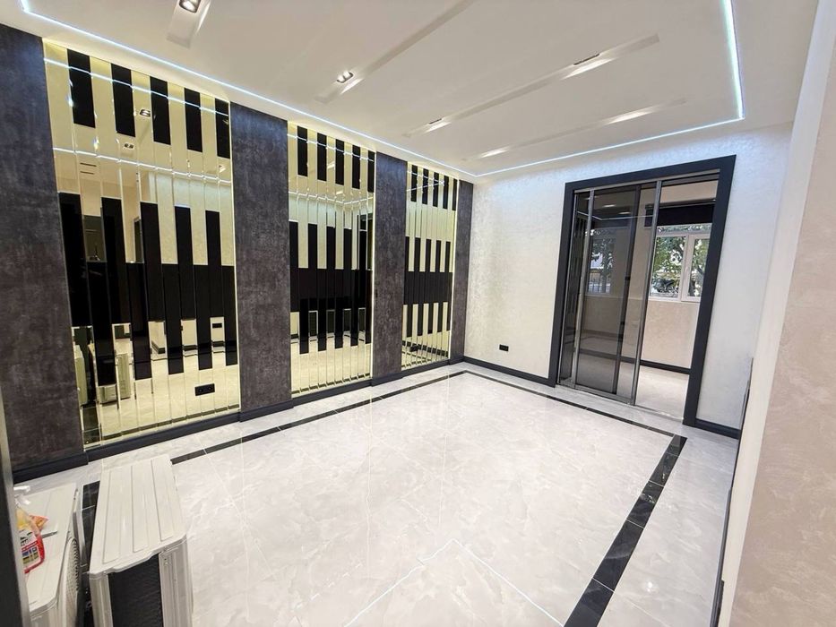 Шота Руставели евро офис 100кв.м первая линия с арендатором срочно