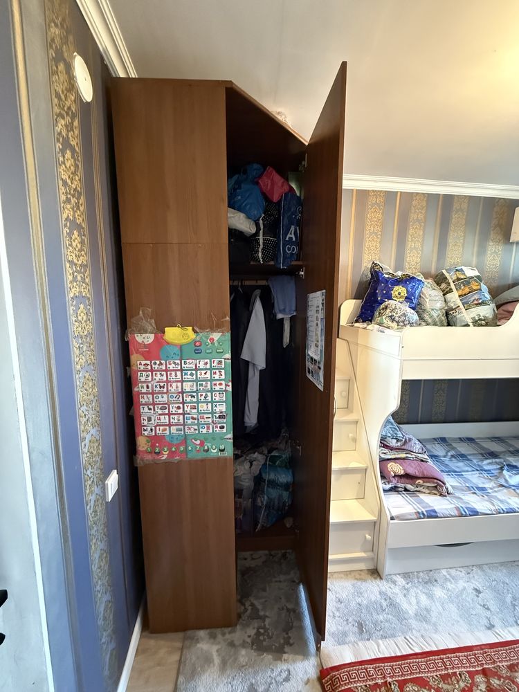 Угловой шкаф для одежды