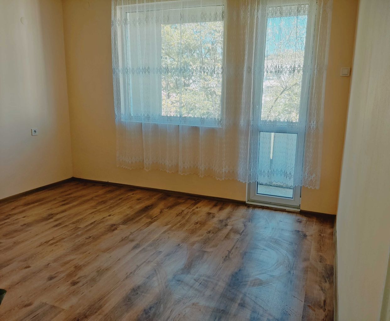 Продава се Тристаен апартамент в Силистра, Център - 108 кв.м за 639 €/кв.м - Снимка #9