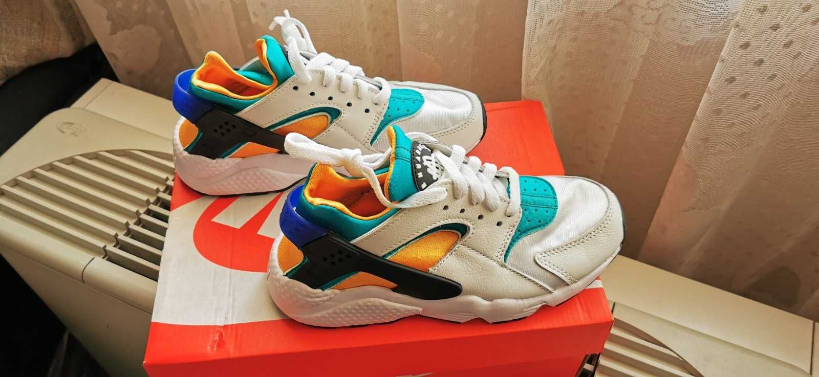 Оригинални маркови дамски маратонки NIKE Air Huarache - 35,5 номер