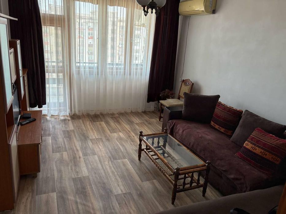 Дава се под наем Тристаен апартамент в Бургас, Славейков - 75 кв.м за 459 € - Снимка #1