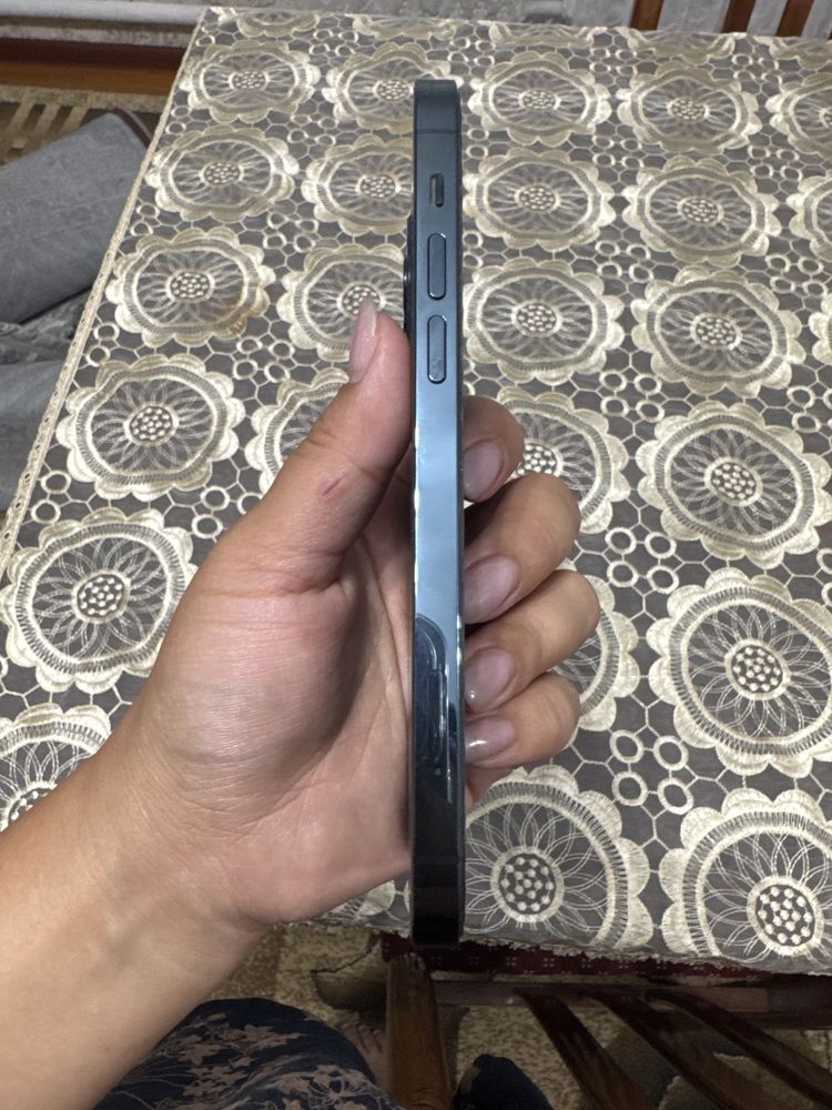 Iphone 12 pro 256 Gb. Все работает. Аккумулятор 77% есть каробка