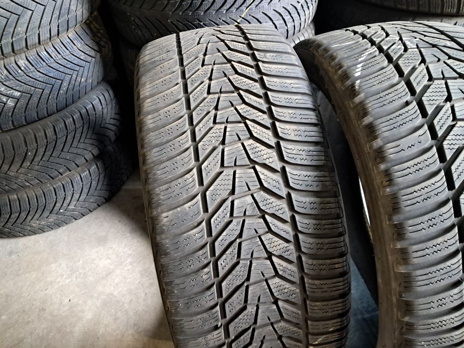 Anvelope second iarna 235 35 R20 Hankook 6mm 2022