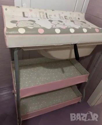 Станция за къпане и повиване. Корито с повивалник