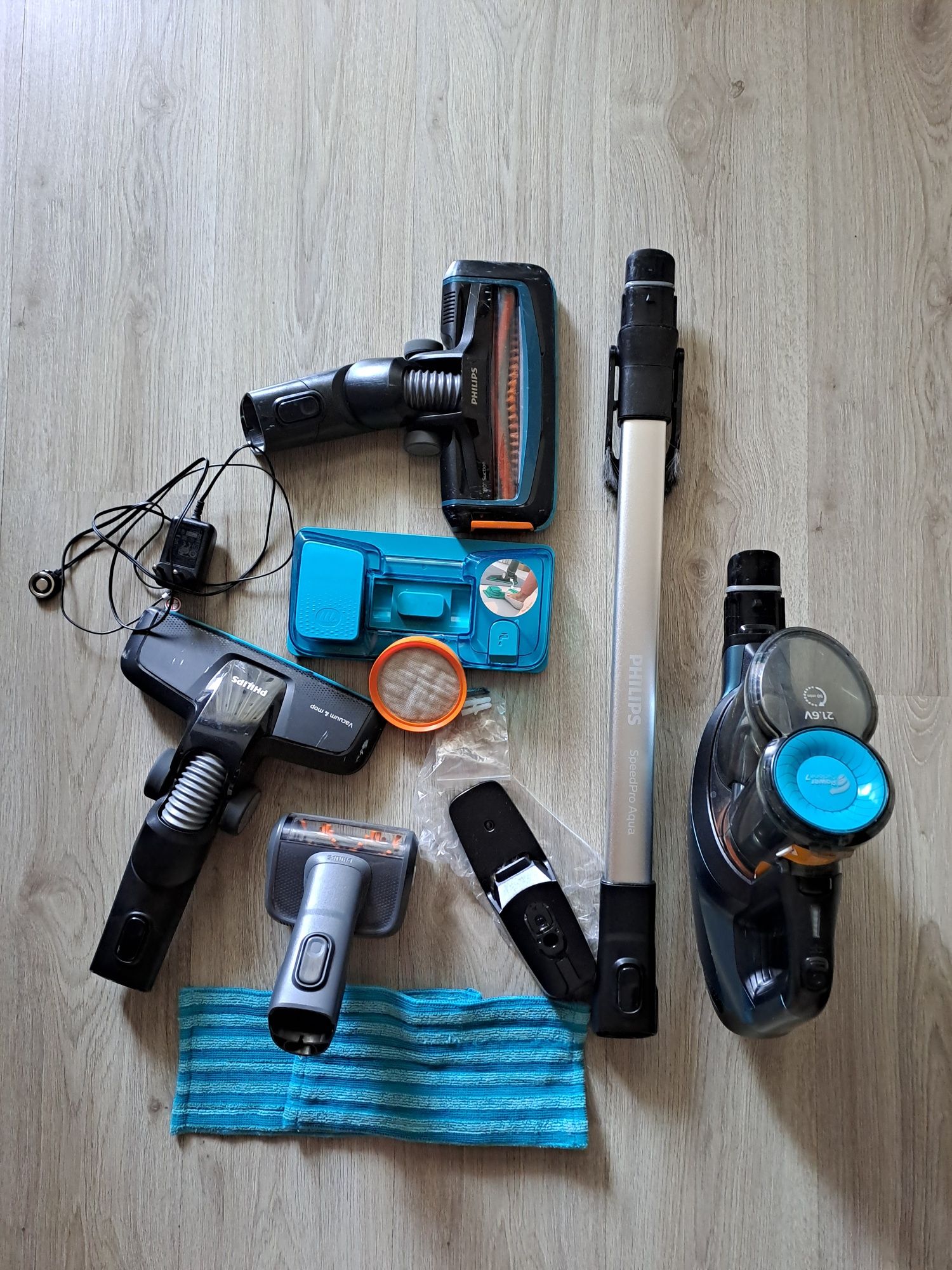 Вертикална прахосмукачка Philips SpeedPro Aqua 3in1