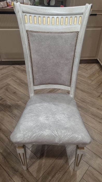 Продаётся новый стол со 8 стульями