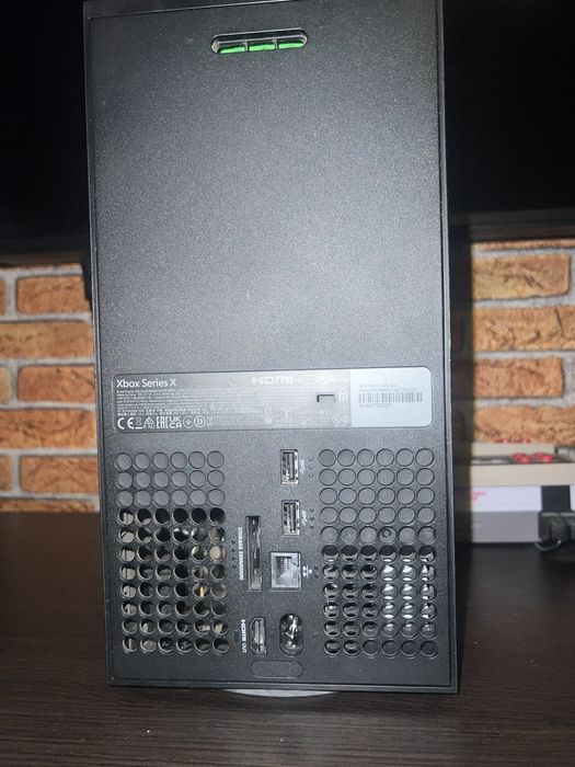 Xbox Series X 1TB cu 2 Controllere