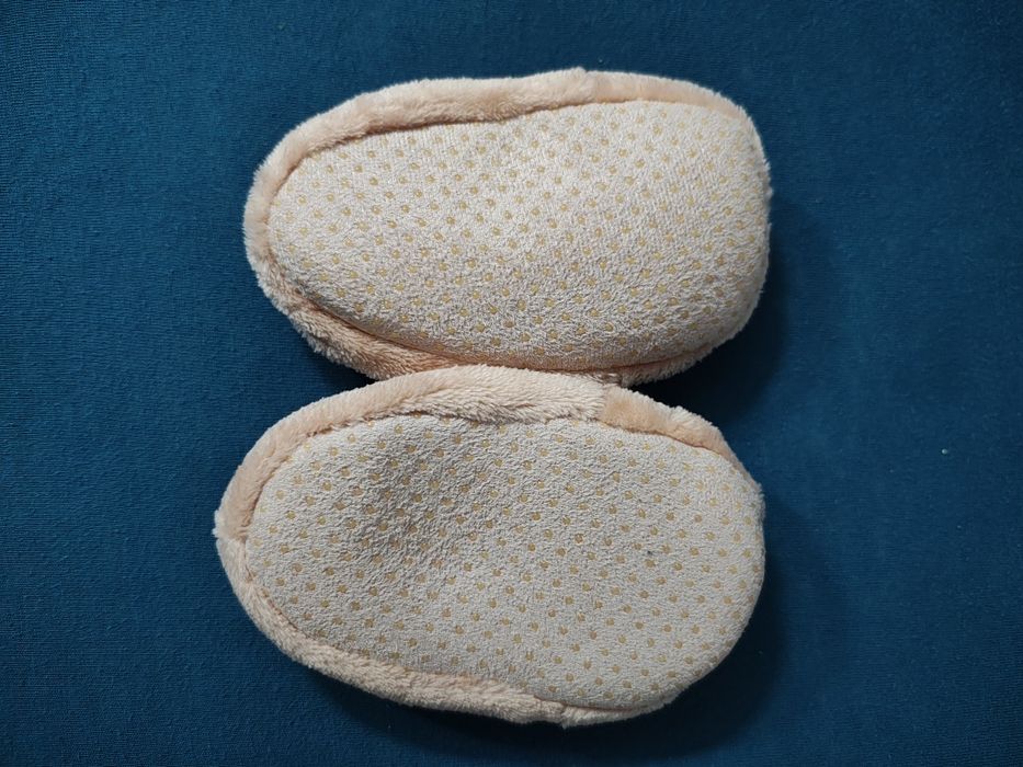 Papuci de casă noi