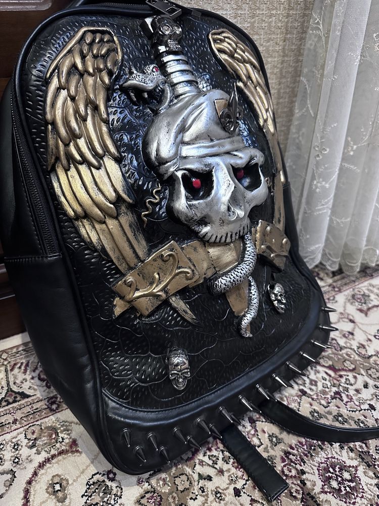 Кожаный рюкзак с черепом