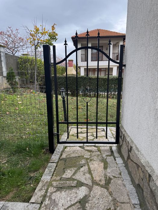 Продавам метална дворна врата / порта