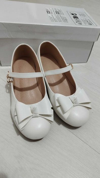 Pantofi albi fundiță fete