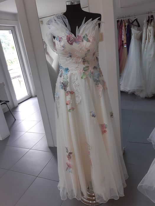 Vand rochie de mireasa