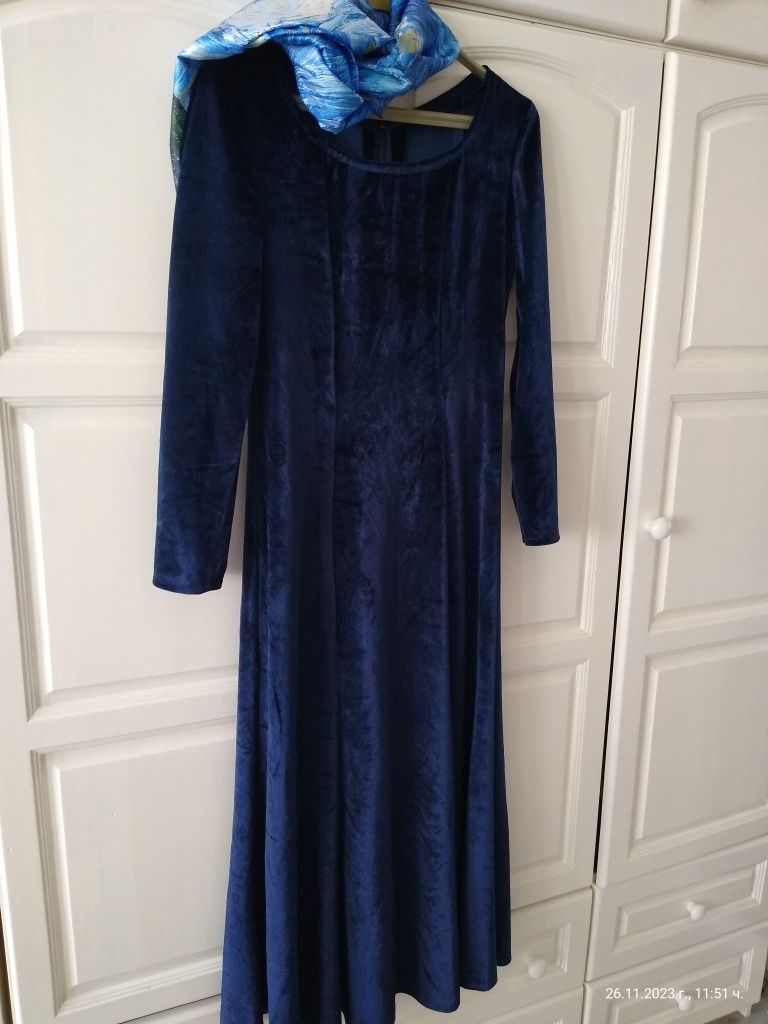 Вечерна Дълга рокля синьо кадифе 44 размер