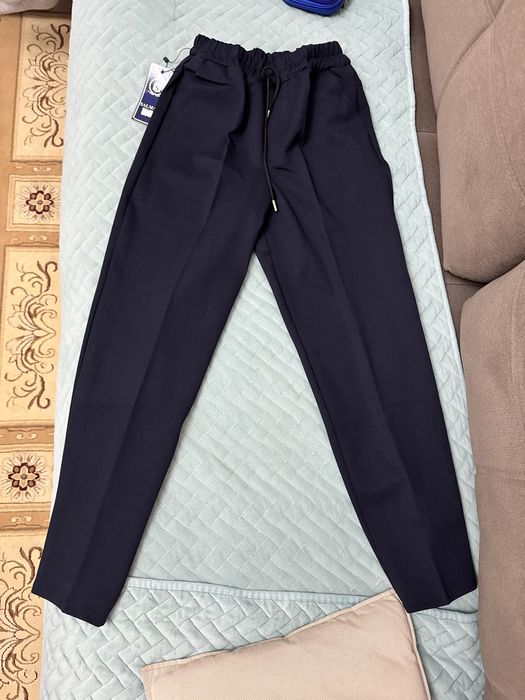 Школьные слаксы.