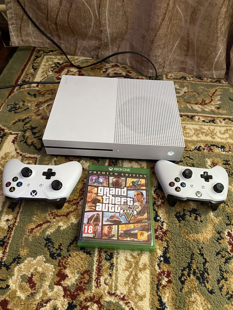 Продам Xbox one s в идеальном состоянии