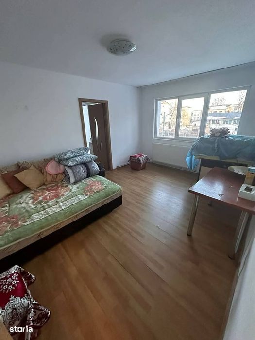 De vanzare 3 camere și balcon, etaj 2, zona linistita, 52.000 euro