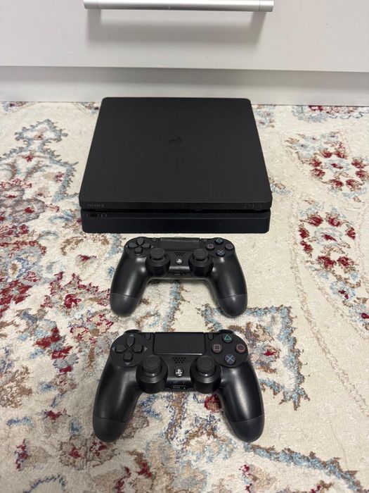 PS 4 slim 1 tb + 4 игры. Цена без торга