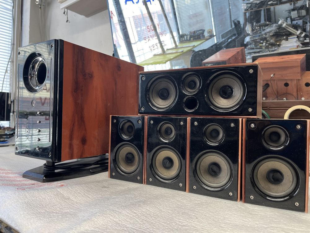 Аудио техника с Subwoofer и 5 Тонколони