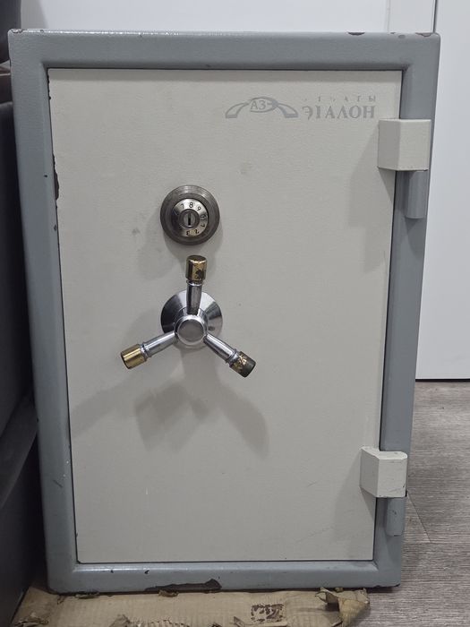 Сейф металический