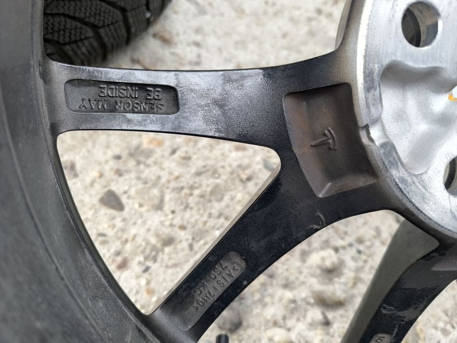 18 цола джанти с гуми за Tesla 3 Тесла