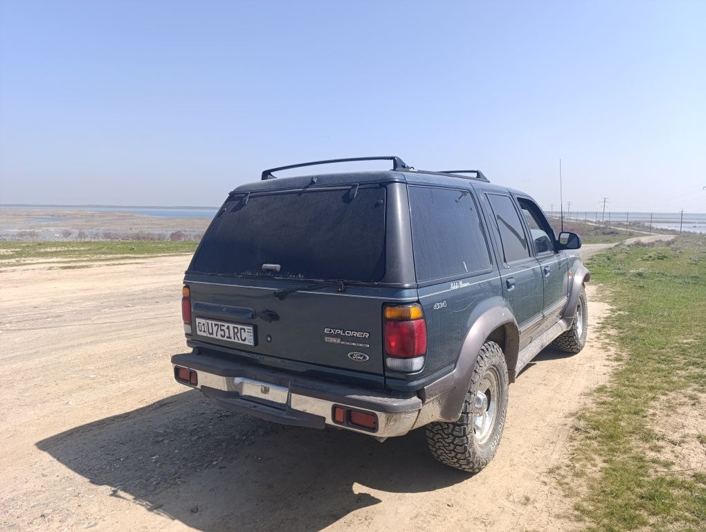 Ford explorer 2 , 1995 года выпуска
