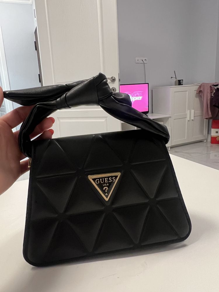 Чантичка на Guess