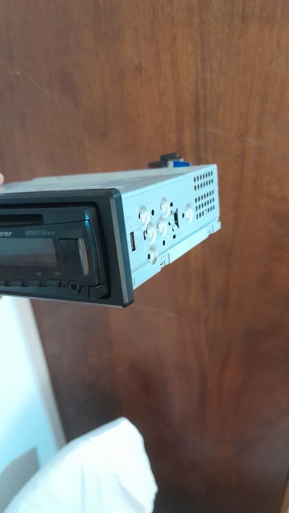 CD Pioneer MOSFET 50×4 USB AUX WMA MP3 свети в  червено