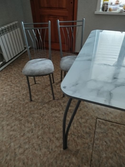 Продам комплект стол и 4 стула на кухню