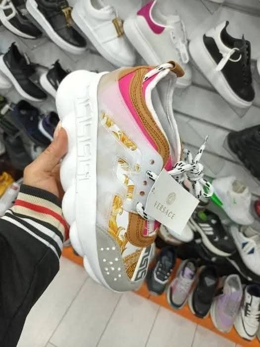 Adidasi  chain reaction