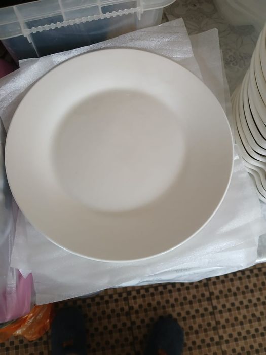 Продам тарелки белые, новые