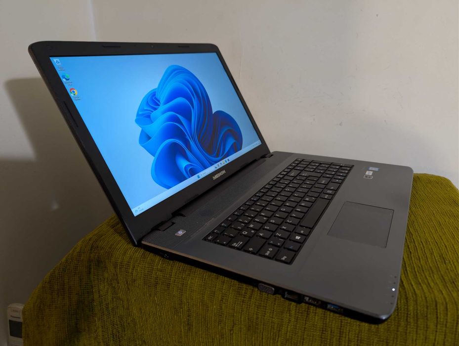 Laptop MEDION AKOYA P7402, Intel Core i3-7167U, Display FHD 43,9 cm