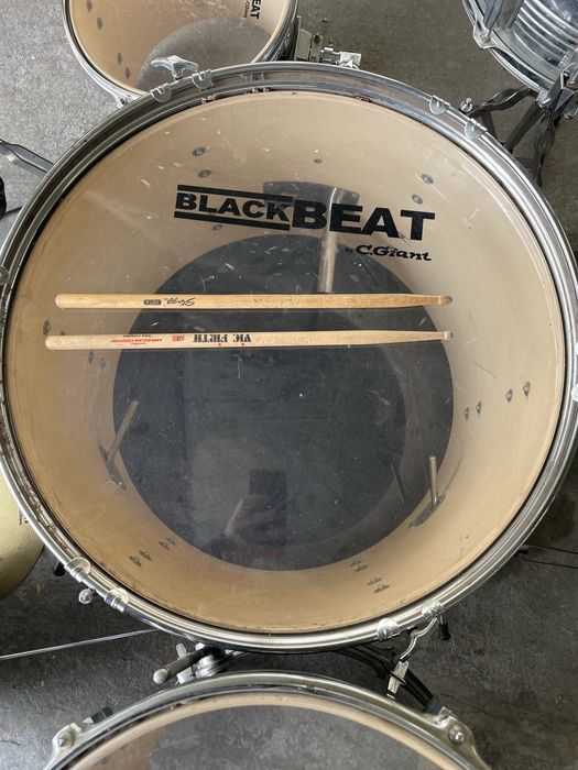 Комплект барабани BLACK BEAT byGiant