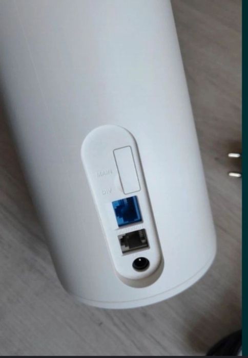 Router Huawei Gigacube B528S-23a LTE 4G Cat.6 Wi Fi 300Mbs Sim-decodat