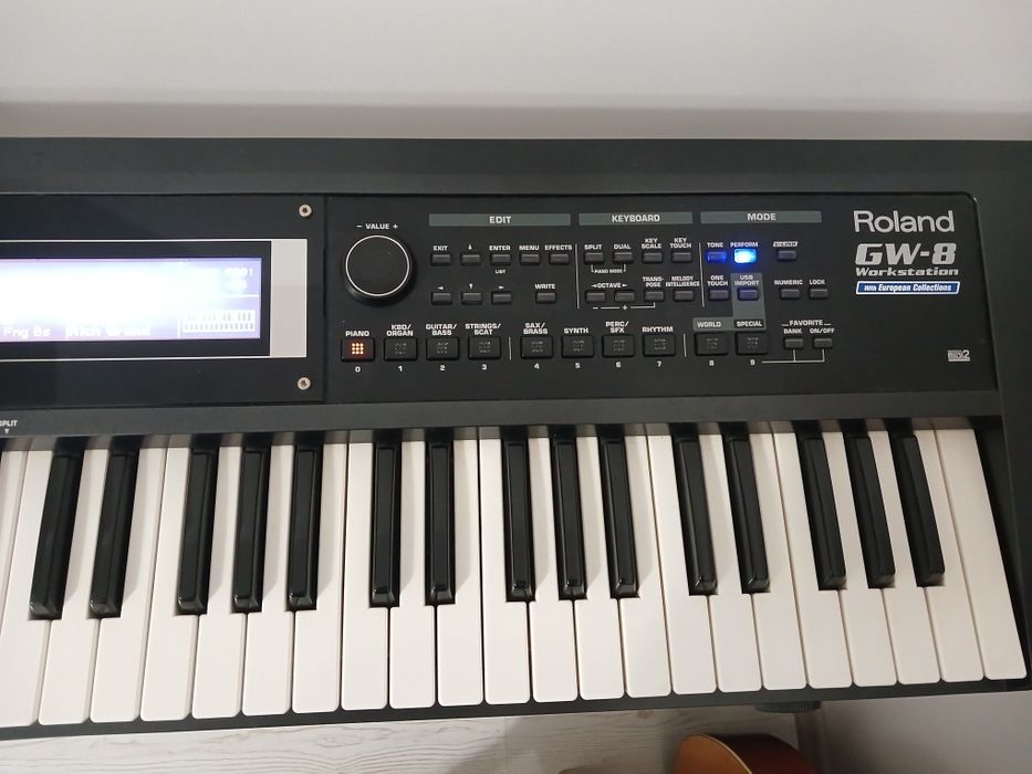 Roland GW 8 workstation USB clapa pian sintetizator