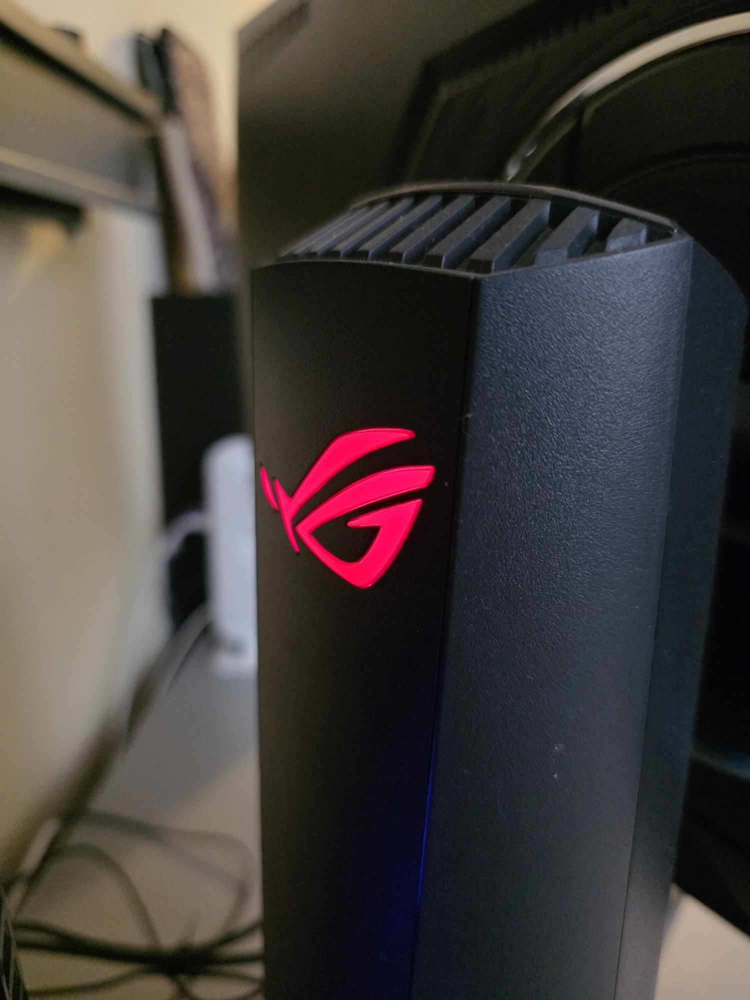 Монитор ASUS ROG Strix  черный