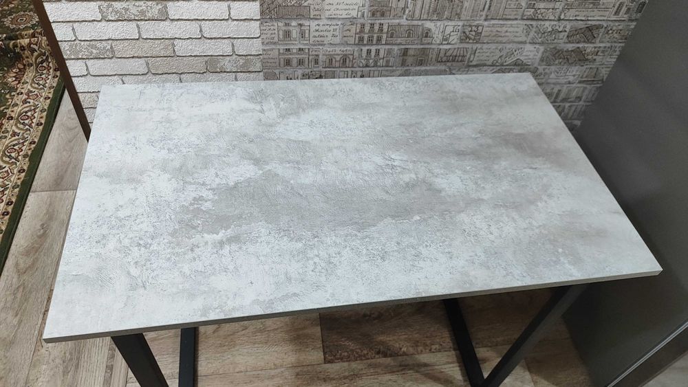 Продам кухонный стол