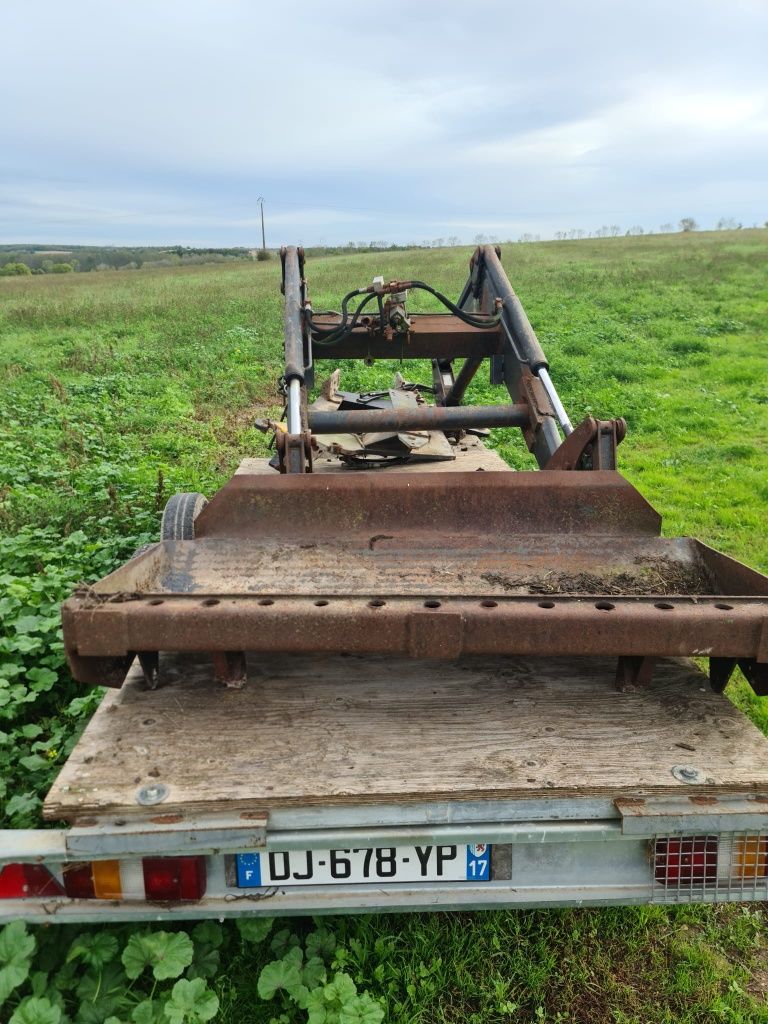 Încărcător tractor  cu joistik trei funcții 1