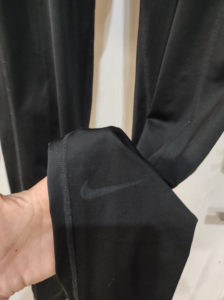 Клинове Nike със забележки,Нов бял клин Bershka