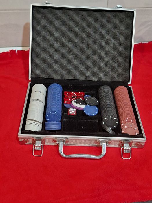 Joc de poker complet.