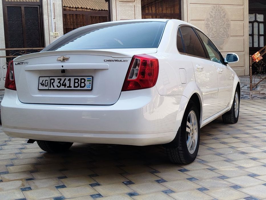 Lacetti oq rangli 2011 yil