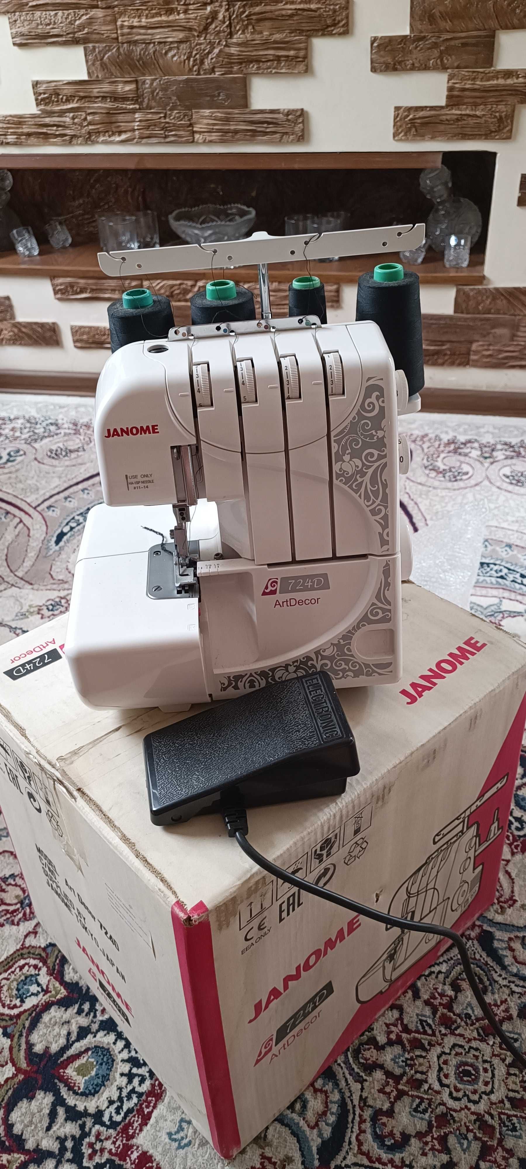 Оверлок Janome Art Decor 424D
