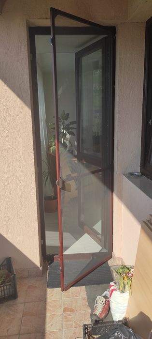 Plase insecte la comanda