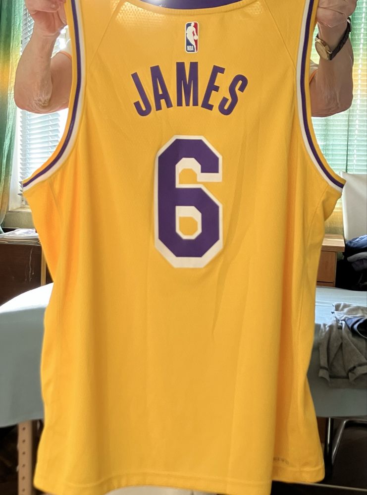 Оригинален NBA потник на LeBron James