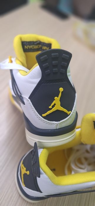 Jordan 4 Yellow Thunder
