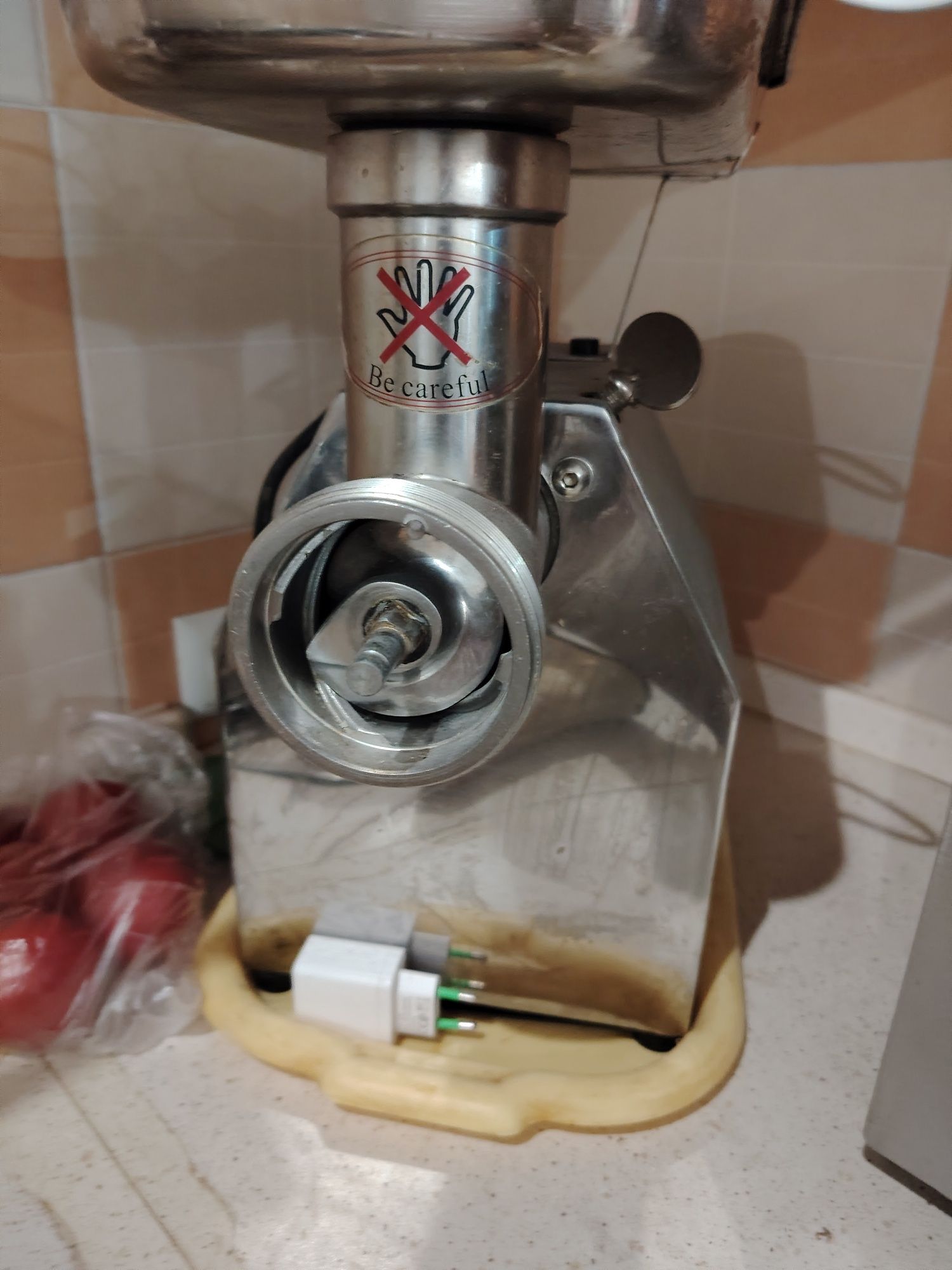 Продам срочно мясорубку