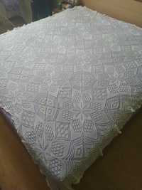 Ръчно плетена покривка за легло